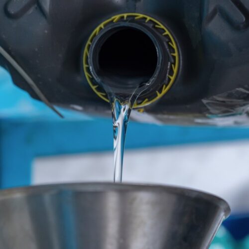 Premium 100% Pure PDMS Silicone Fluid. Heat-stable (-50°C to 200°C), rubber-safe, and non-toxic. Available in bulk for automotive, textile, and HIIT fitness.